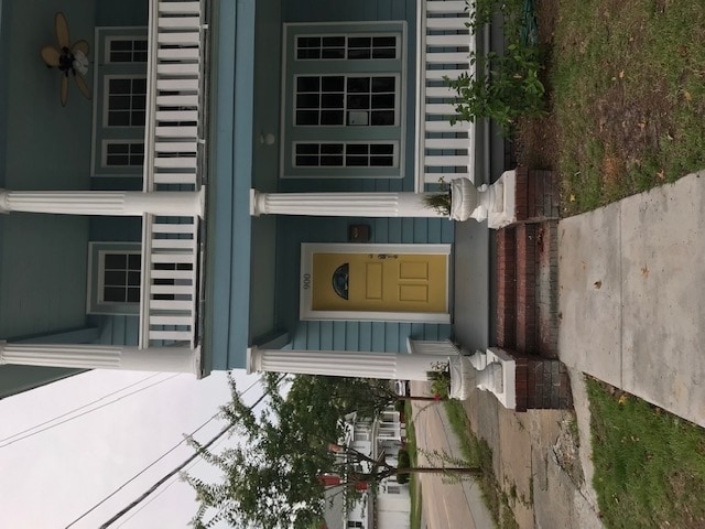 Building Photo - 900 E Park Ave