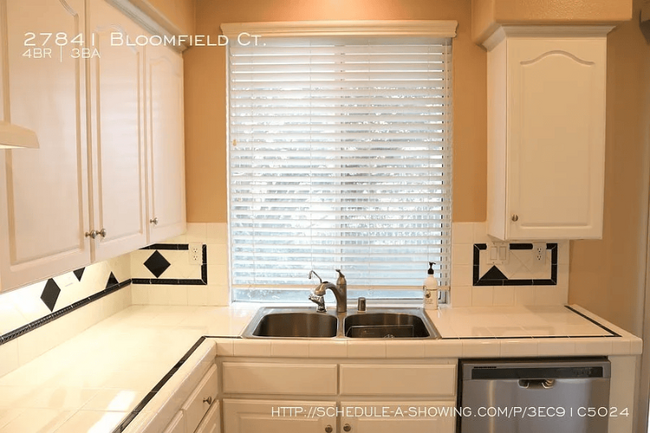 Building Photo - 27841 Bloomfield Ct