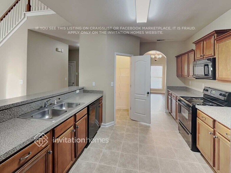 Building Photo - 6832 Grand Hickory Dr