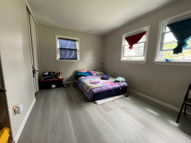 Building Photo - A newly remodeled 2-bedroom, 1-bathroom ranch home with central air and gas heat in a fantastic l...