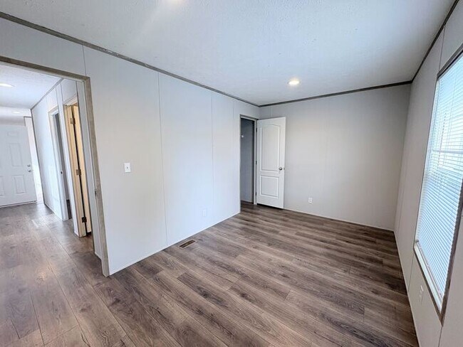 Building Photo - 10610 State Rte 762