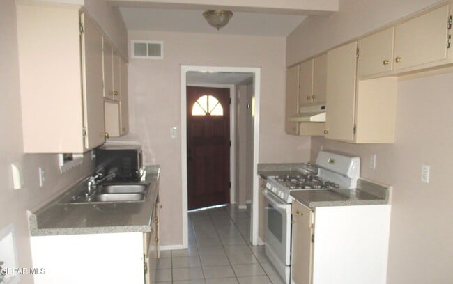 Building Photo - 128 Graphite Dr