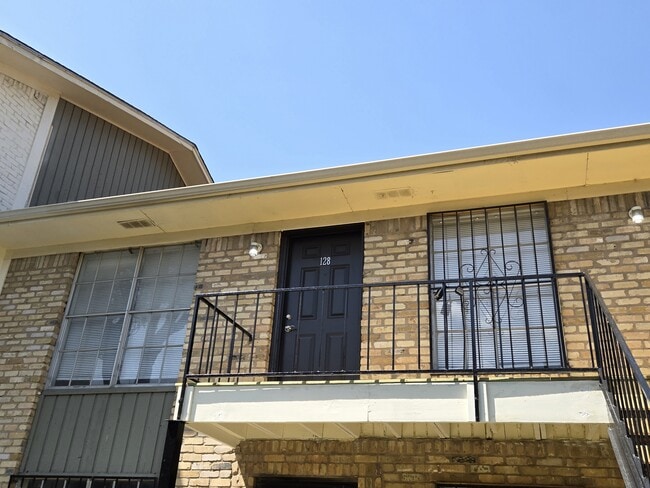 Building Photo - 6611 Southpoint St