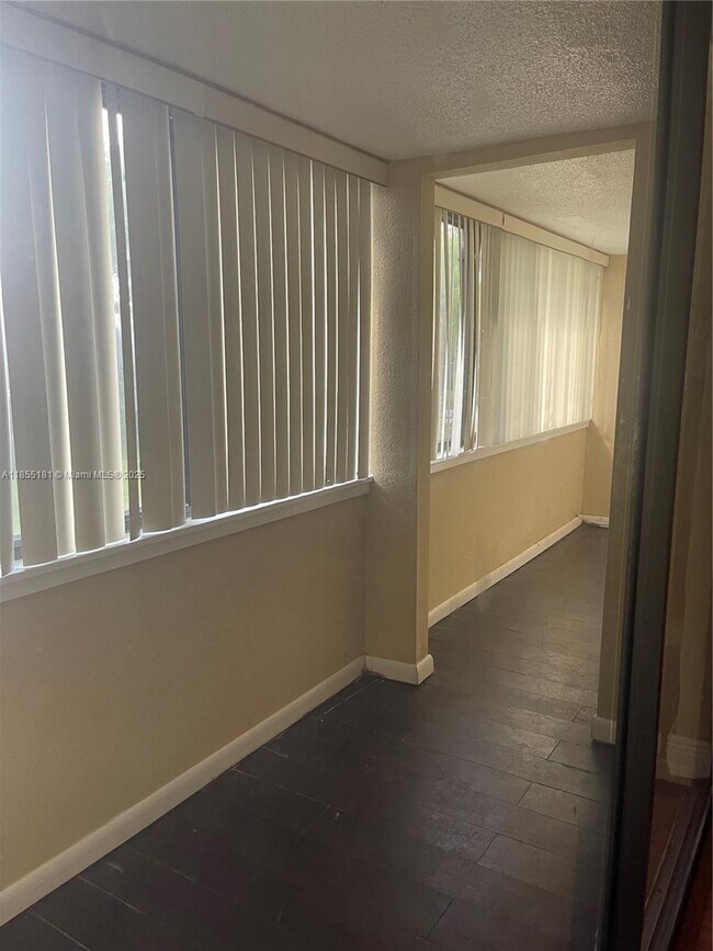 Building Photo - 6548 Racquet Club Dr