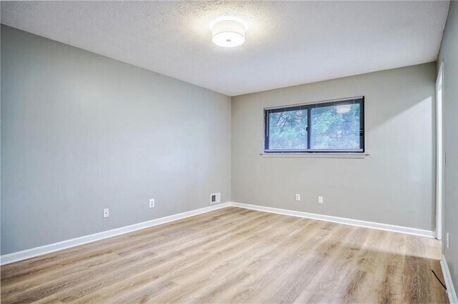 Building Photo - 3888 Viking Ct NW