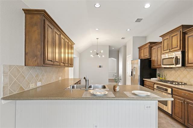 Building Photo - 2655 Lake Ridge Dr