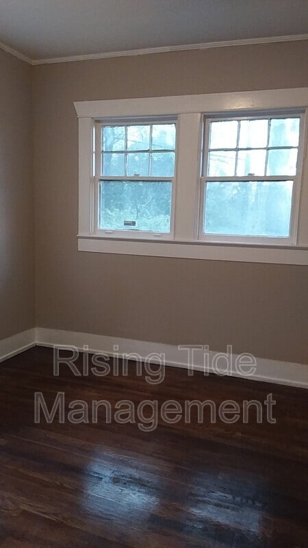 Building Photo - 200 9th Ct W