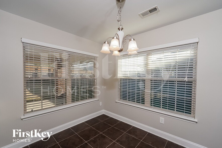 Building Photo - 855 Clover Ave