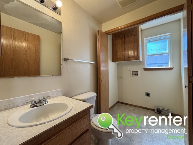 Building Photo - Spacious 3-Bedroom Home for Rent in Seclud...