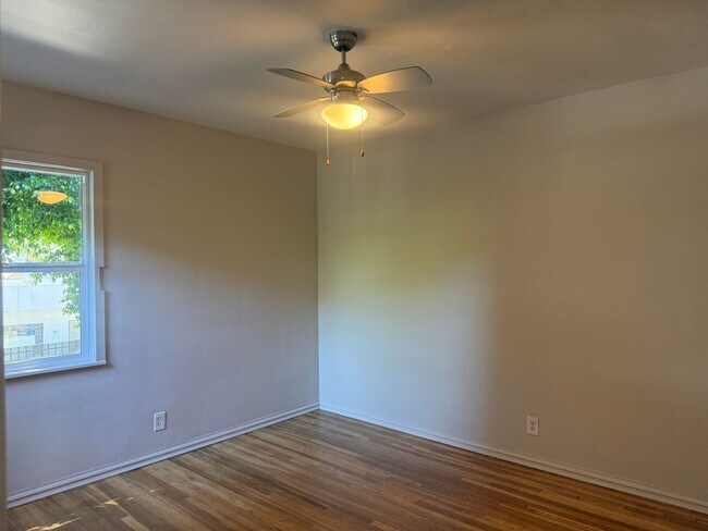 Building Photo - 1313 Douglas St