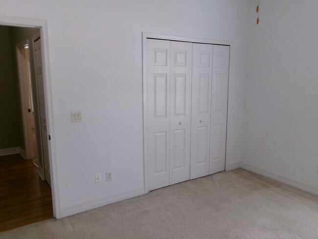Building Photo - 12415 Lake Valley Dr