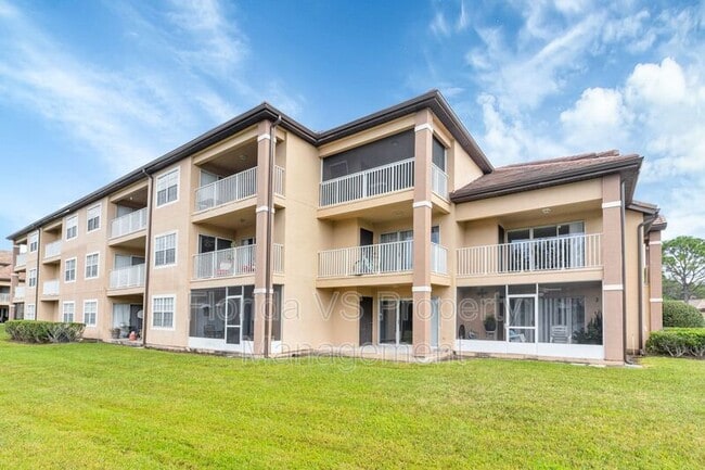 Building Photo - 13929 Fairway Island Dr