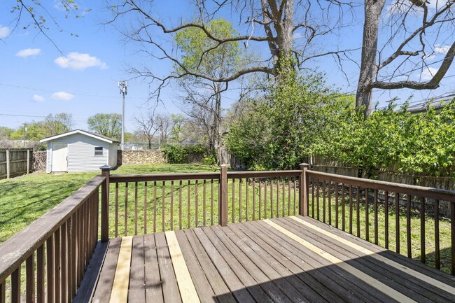 Building Photo - REMODELED 3 Bed | 1 bath | FENCED IN YARD ...