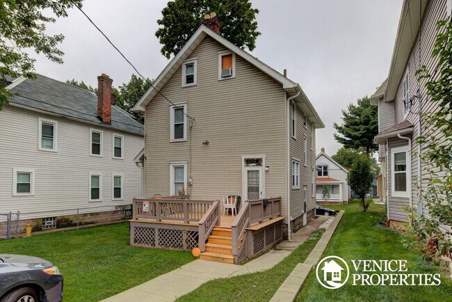 Building Photo - 2136 Indiana Ave