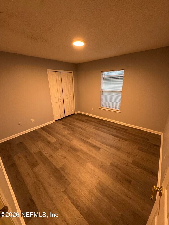 Building Photo - 5558 Oak Crossing Dr