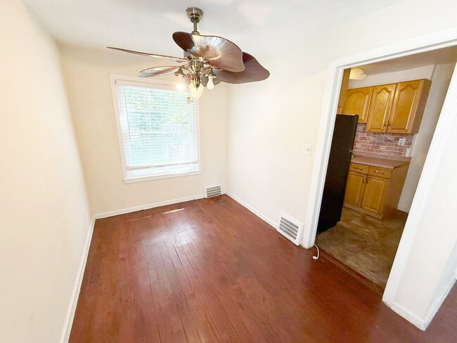 Building Photo - 2 BED 1 BATH BEAUTIFUL SINGLE FAMILY HOME