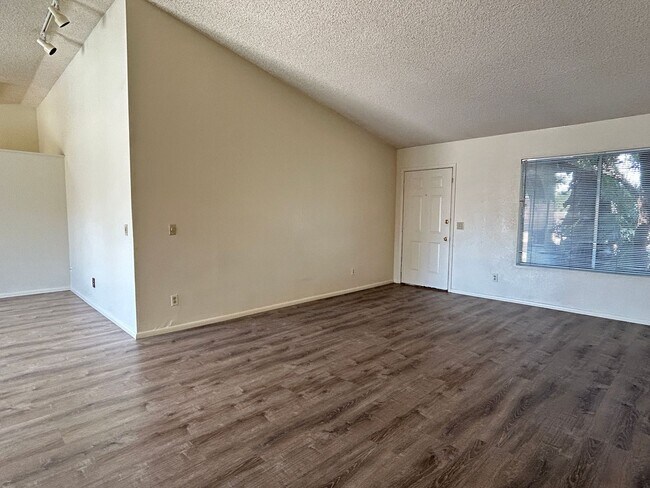 Building Photo - Low-Maintenance Living with Private Pool in Chandler