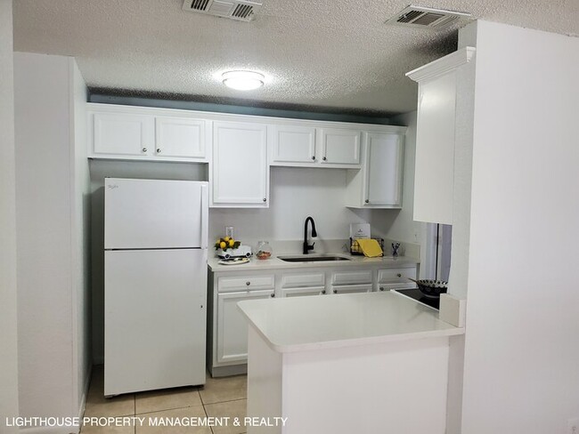 Building Photo - Charming 4 Bed/2 Bath Home!