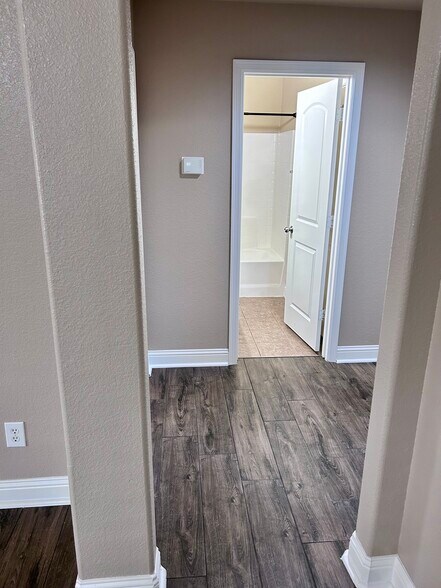 Building Photo - 1521 Applegate Way