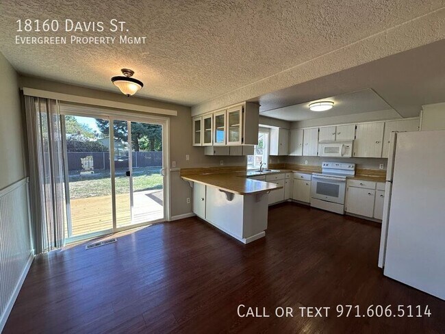 Building Photo - 18160 Davis St