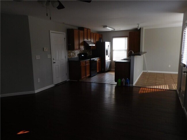 Building Photo - 206 Brookstone Trail