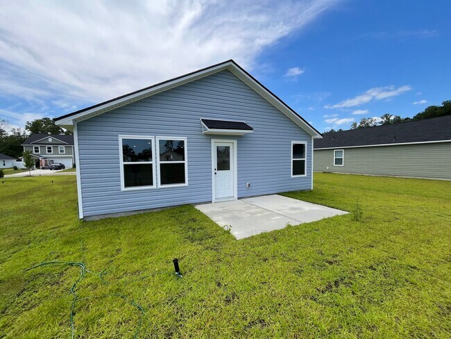 Building Photo - 190 Birchwood Dr