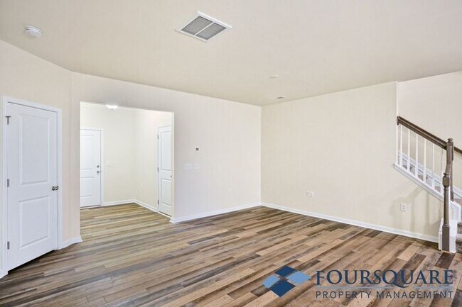 Building Photo - Spacious 3-Bed End- Unit Townhome with Mod...