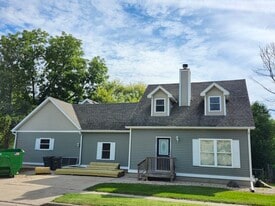 Building Photo - 301 King St