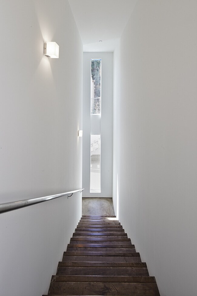 Building Photo - 825-827 Kodak Drive