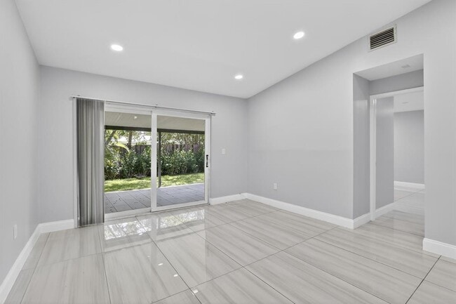 Building Photo - 4404 Treasure Cove Dr