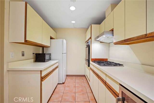 Building Photo - 500 E Del Mar Blvd