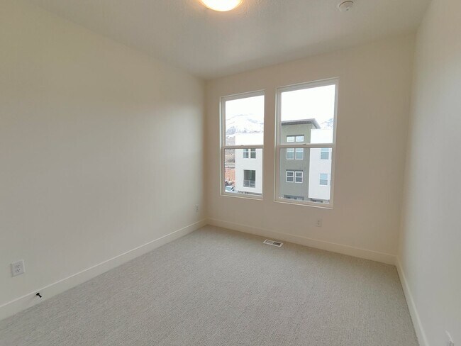 Building Photo - Aspen Ridge Lane #126