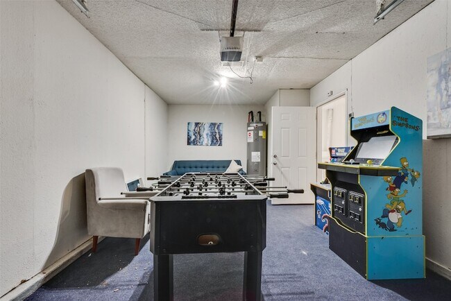 Building Photo - 9230 Millwood Dr
