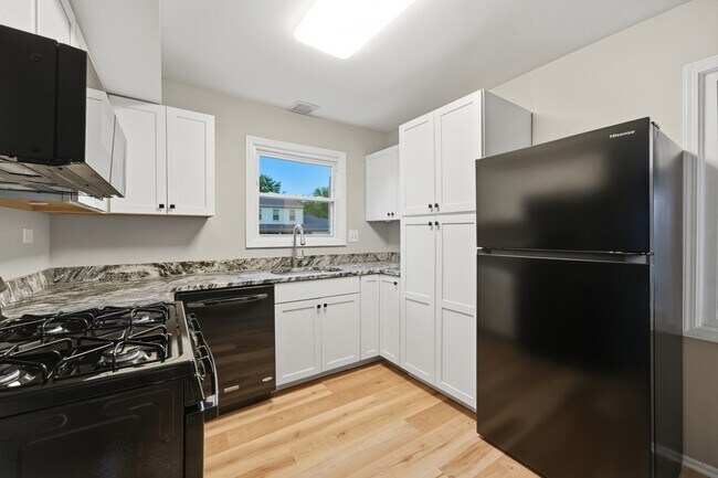 Building Photo - 5039 Chambers Dr