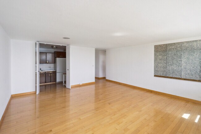 Building Photo - 400 E Randolph St