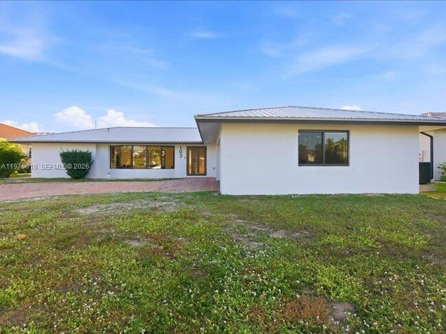 Building Photo - 103 Tropicana Dr