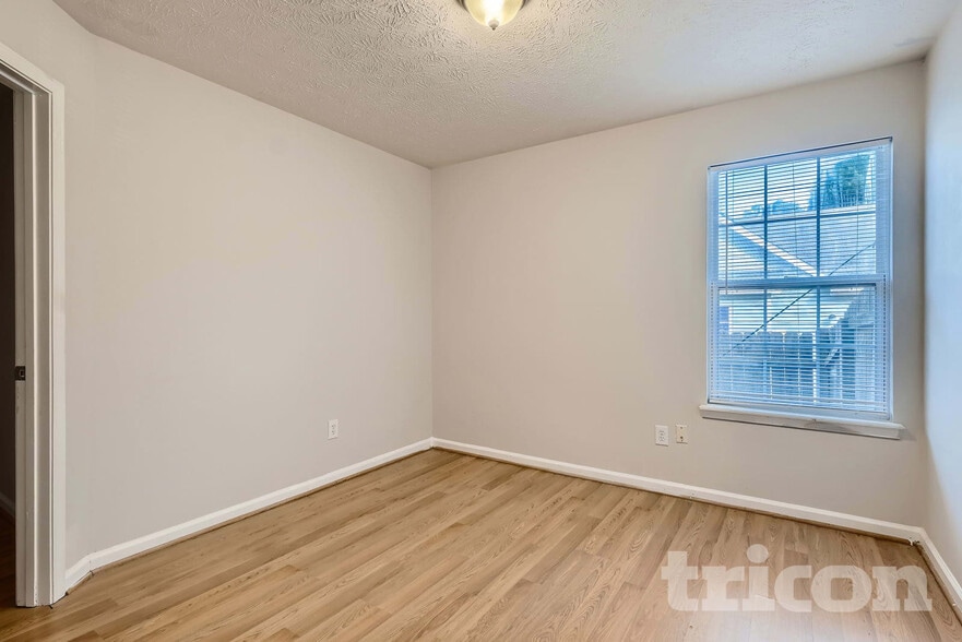 Building Photo - 3020 Lake Park Ct