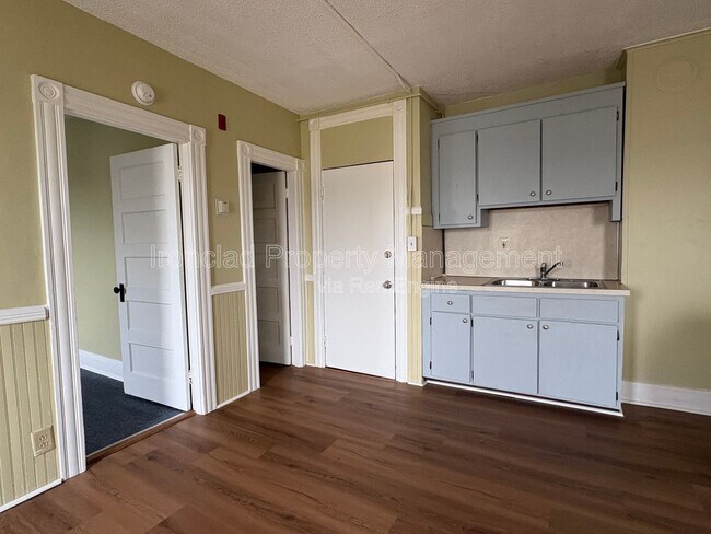 Building Photo - 242 Washington St