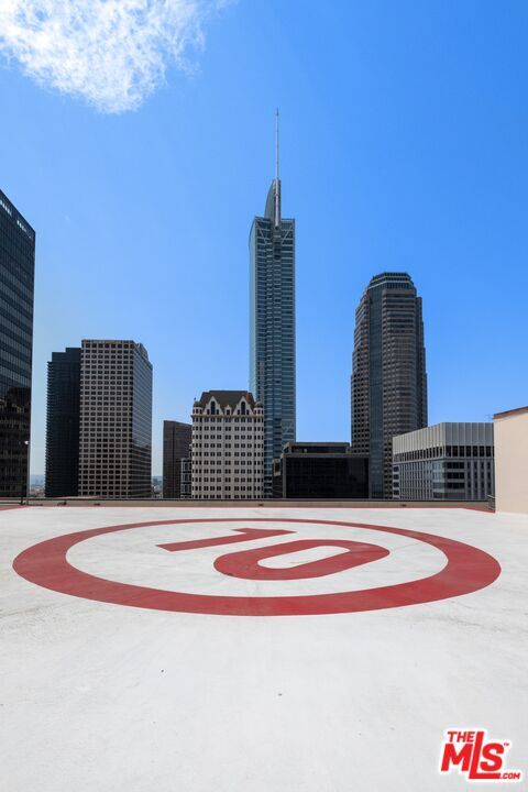 Building Photo - 655 S Hope St