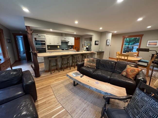 Building Photo - 28635 Vashon Hwy SW