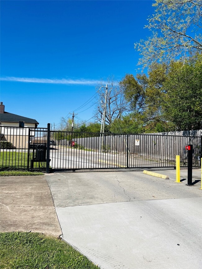 Building Photo - 8038 Sands Point Dr