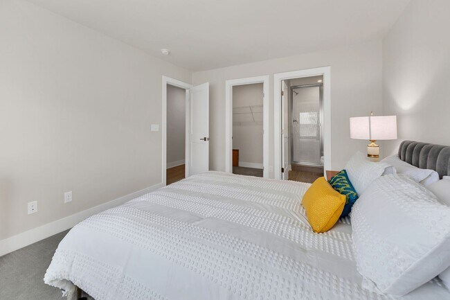 Building Photo - Modern 3 Bed, 3.5 Bath Townhome in The Nat...