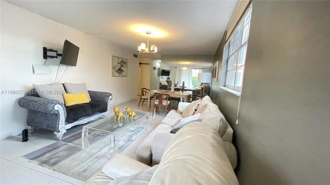 Building Photo - 1465 NE 123rd St