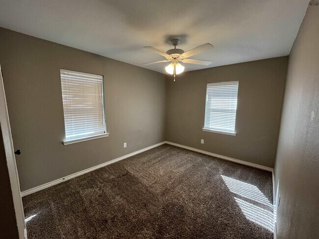 Building Photo - 2908 Featherston Ave