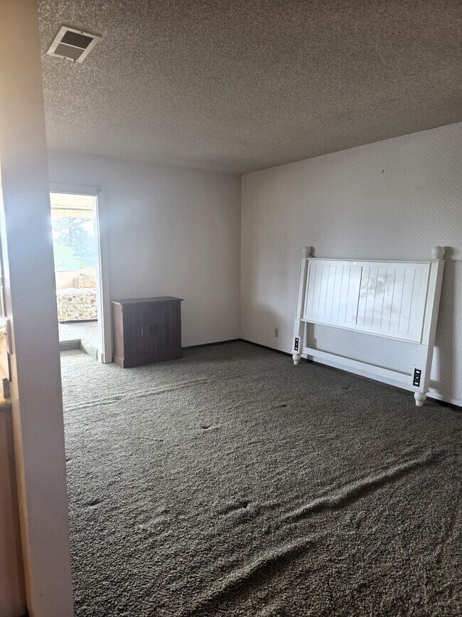 Building Photo - SUPER Spacious Westside Santa Cruz Home wi...