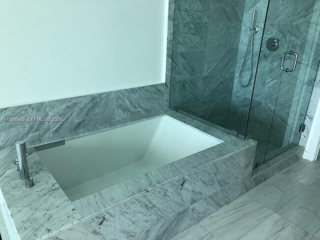 Building Photo - 480 NE 31st St