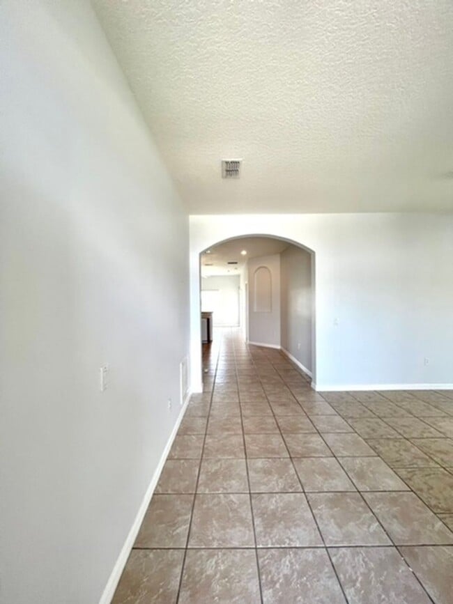 Building Photo - Kissimmee - 3 Bedroom, 2 Bathroom Single Family Home in a Gated Community.
