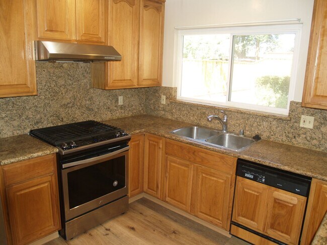 Building Photo - 8164 Cardiff Dr