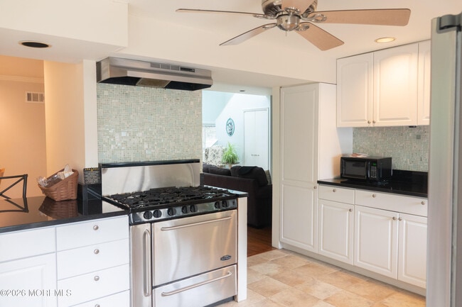 Building Photo - 480 Staffa St