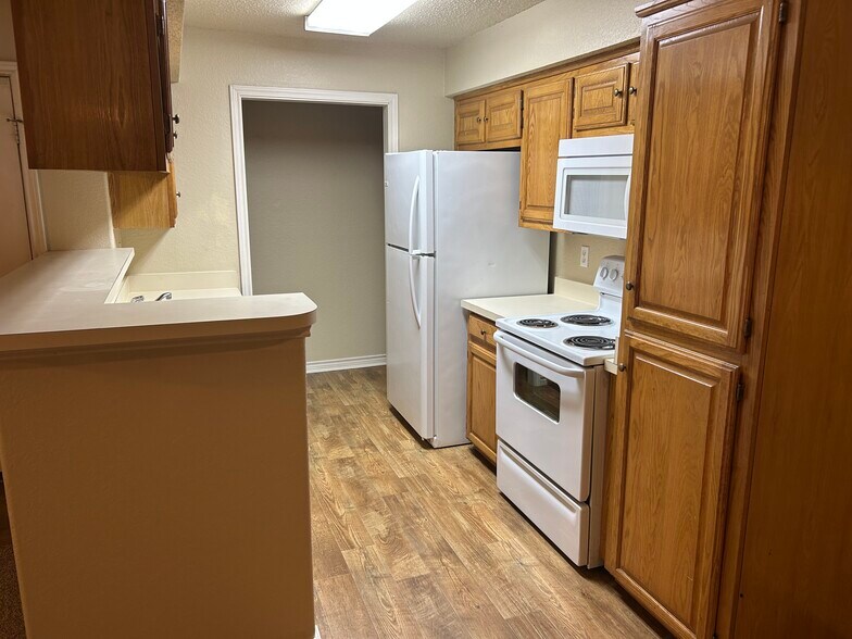 Kitchen - 112 Tawakoni Trl